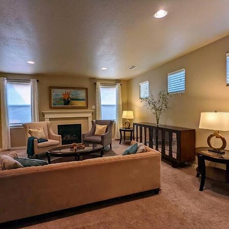 Spacious 3-Bedroom Home With Outdoor Space ユージーン エクステリア 写真